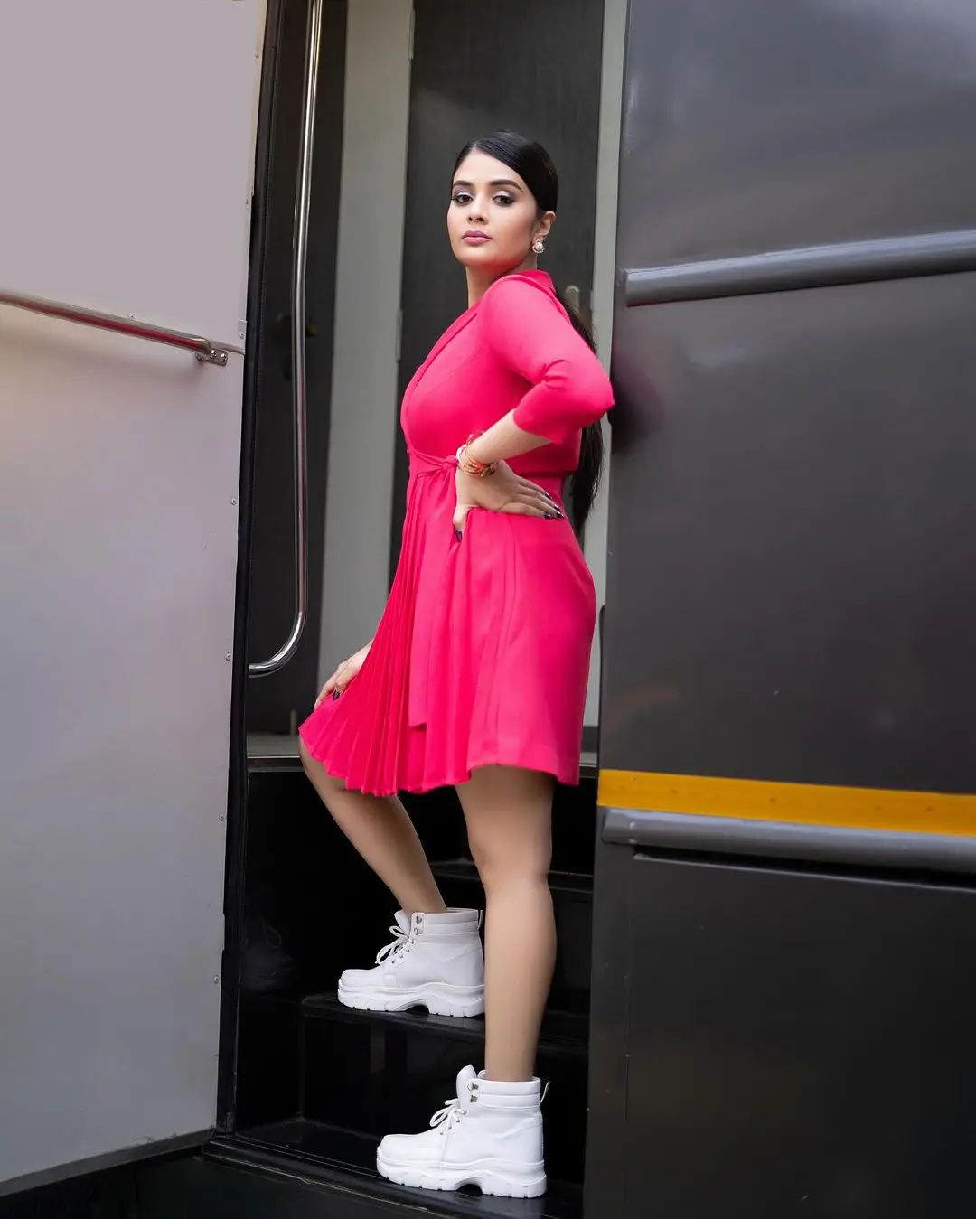 Gemini TV Anchor Sreemukhi Long Legs Show in Pink Skirt